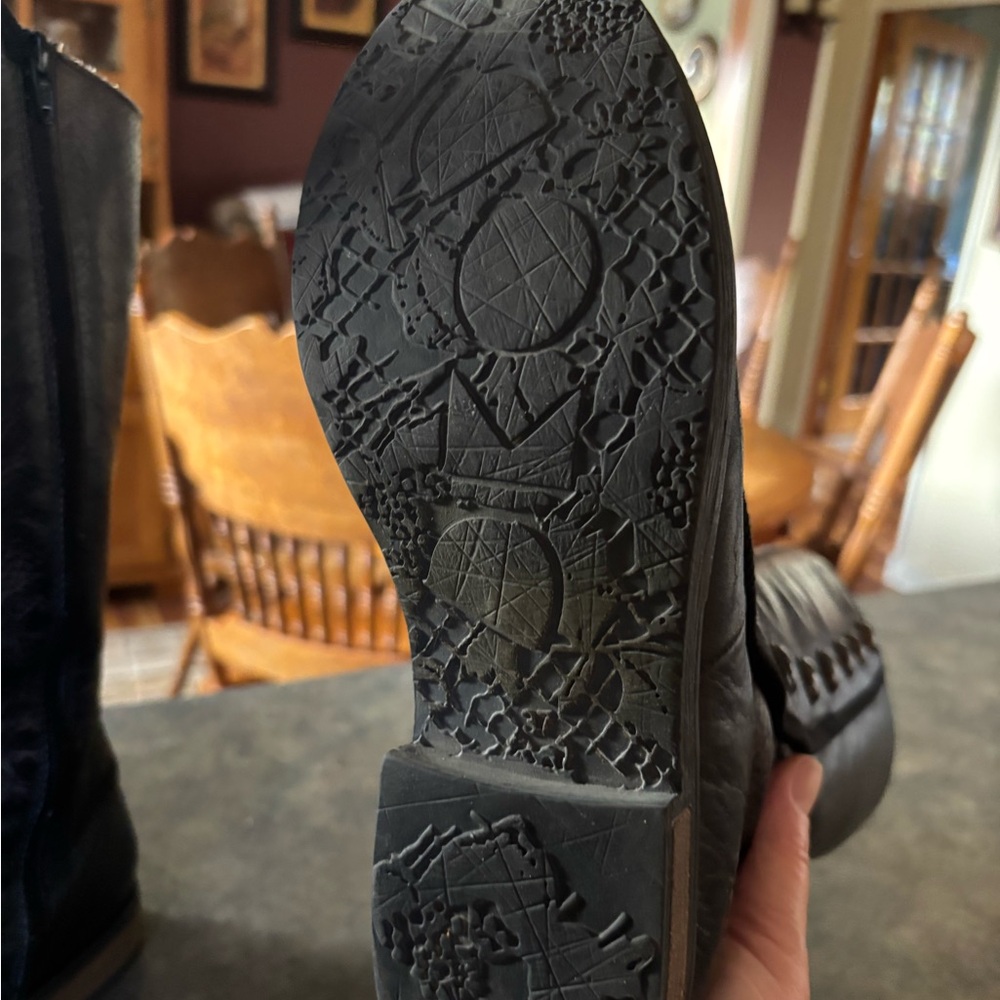 Dkode Black Leather Knee-High Boots - Picture 8 of 13